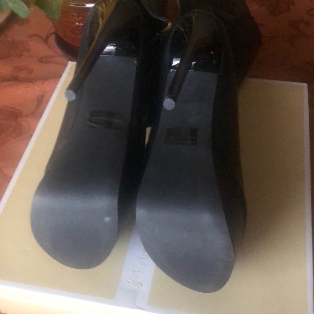 Boots - Picture 4 of 5